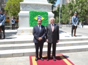 Presidente de Brasil, señor Michel Temer coloca ofrenda floral al monumento del libertador General Bernardo Ohiggins.
